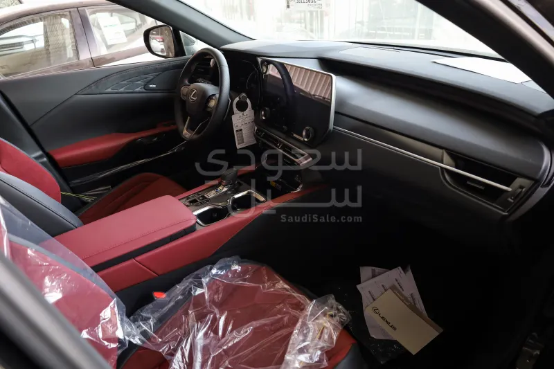 2025 لكزس أر إكس 350 إف