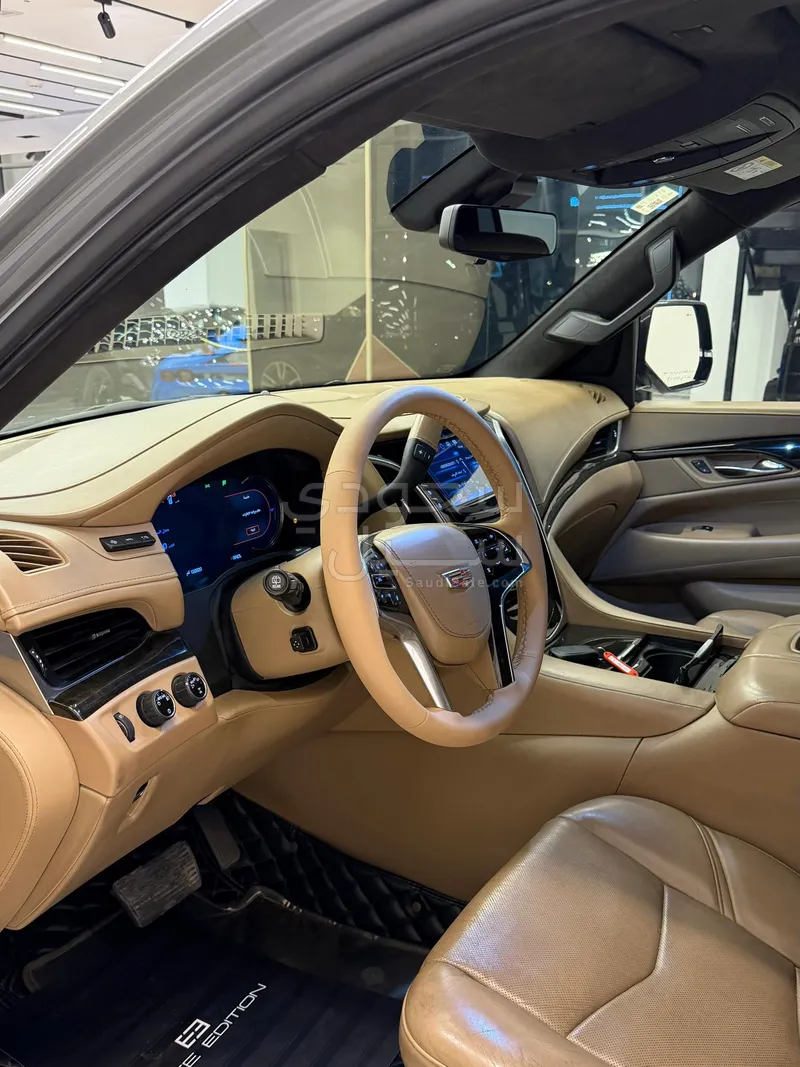 2020 كاديلاك اسكاليد بلاتينيوم