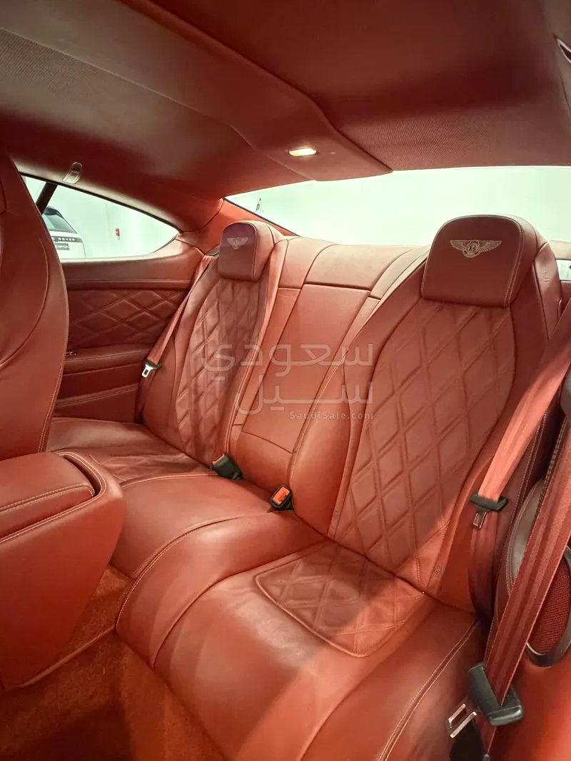 2015 بنتلي كونتيننتل جي تي مولنير في 8 اس