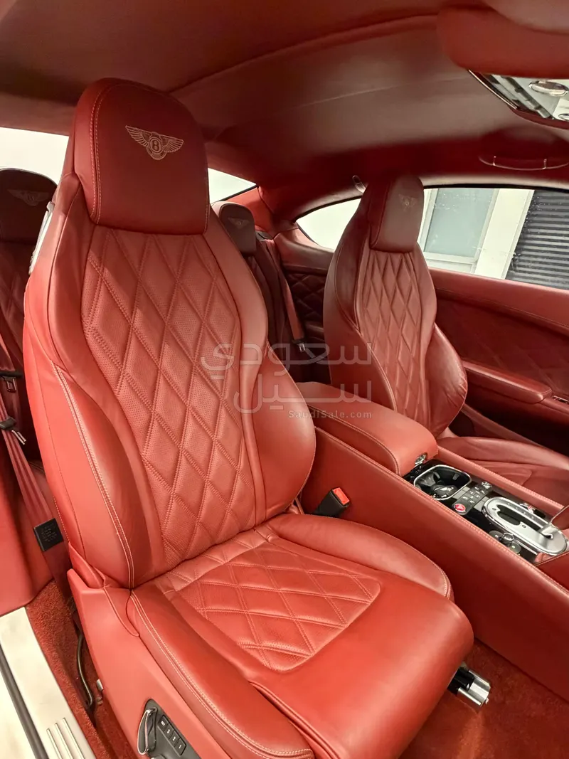 2015 بنتلي كونتيننتل جي تي مولنير في 8 اس