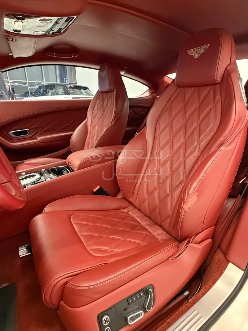 2015 بنتلي كونتيننتل جي تي مولنير في 8 اس