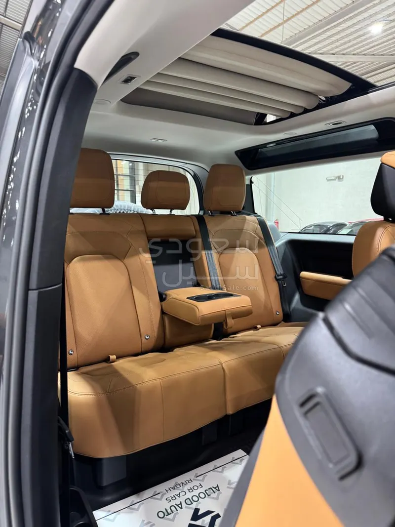 2024 Land Rover Defender 90