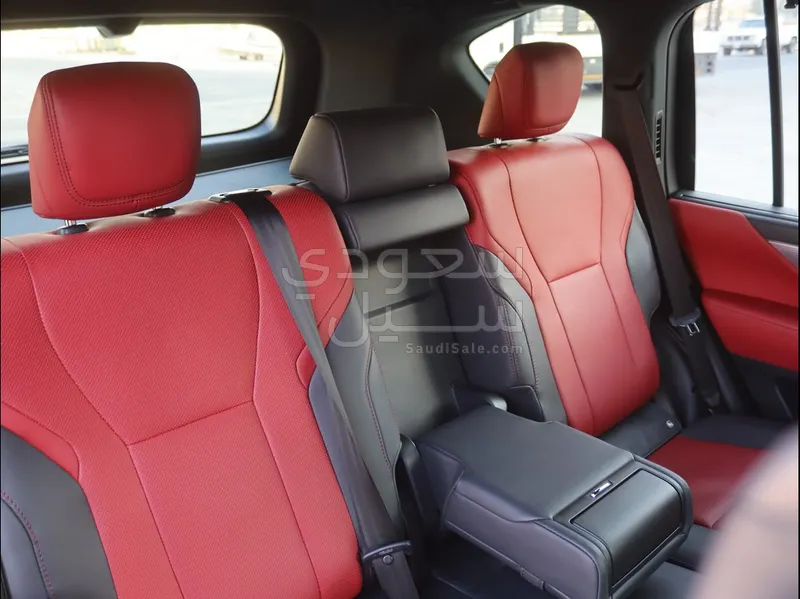 2023 لكزس إل إكس 700 أف سبورت