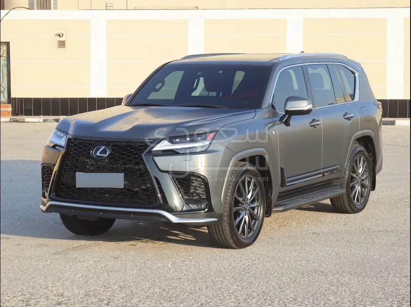 2023 لكزس إل إكس 700 أف سبورت