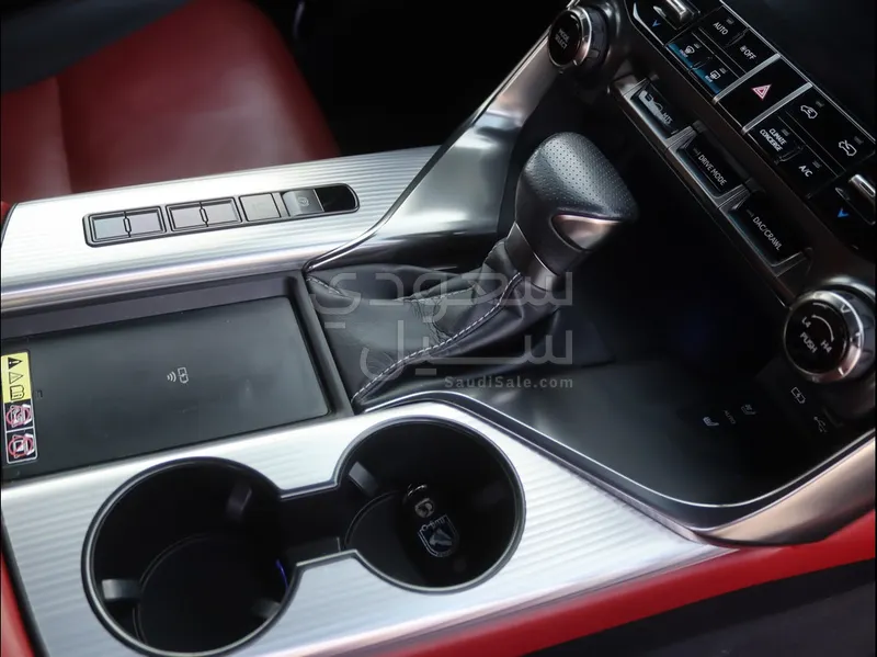 2023 لكزس إل إكس 700 أف سبورت