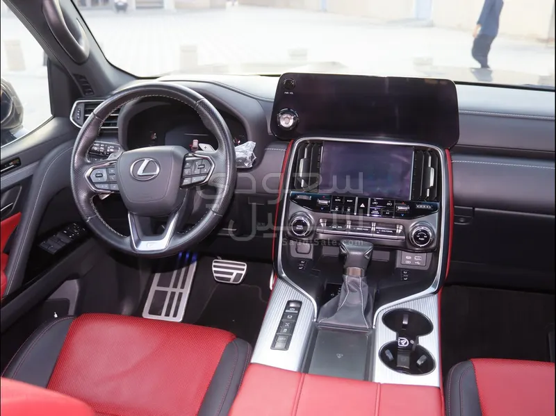 2023 لكزس إل إكس 700 أف سبورت