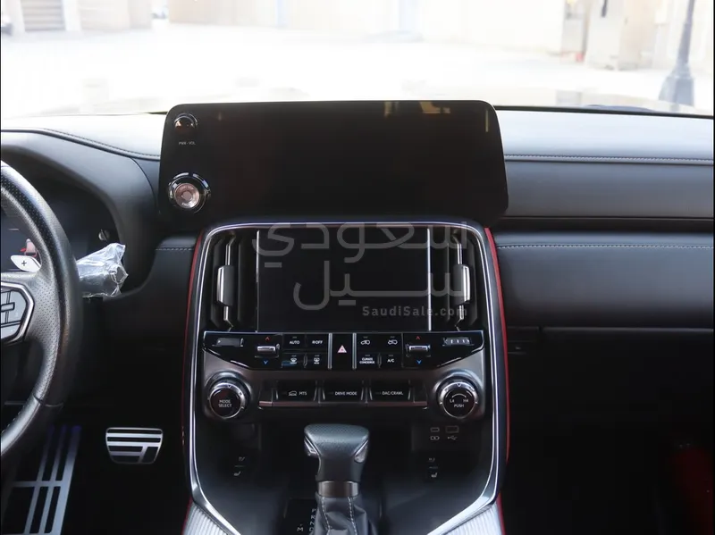 2023 لكزس إل إكس 700 أف سبورت