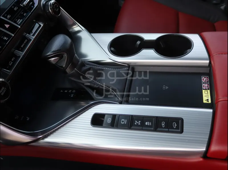 2023 لكزس إل إكس 700 أف سبورت