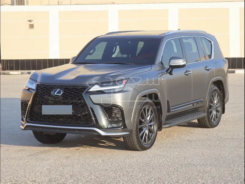 2023 لكزس إل إكس 700 أف سبورت