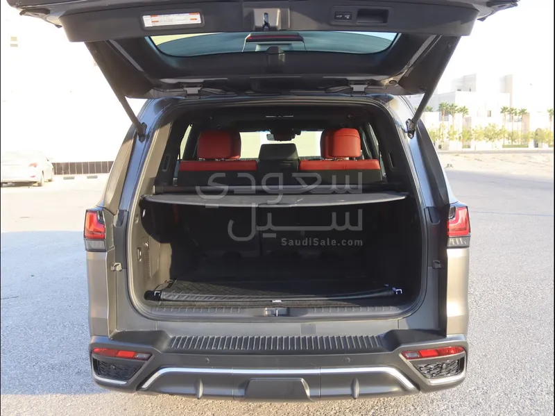 2023 لكزس إل إكس 700 أف سبورت