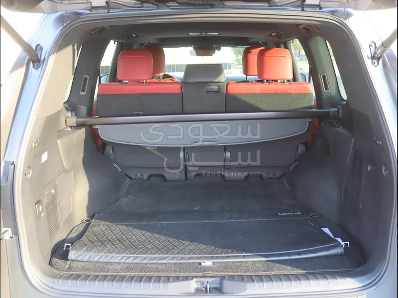 2023 لكزس إل إكس 700 أف سبورت