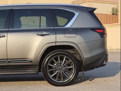 2023 لكزس إل إكس 700 أف سبورت