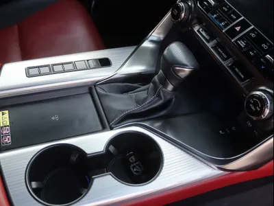 2023 لكزس إل إكس 700 أف سبورت