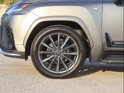 2023 لكزس إل إكس 700 أف سبورت