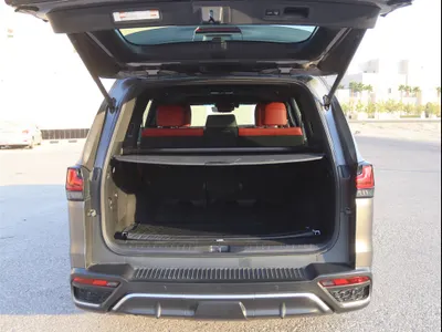 2023 لكزس إل إكس 700 أف سبورت