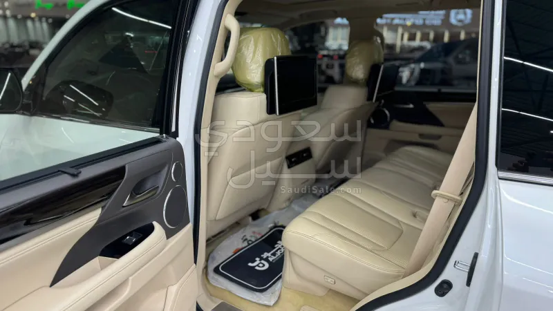 2020 لكزس إل إكس 570