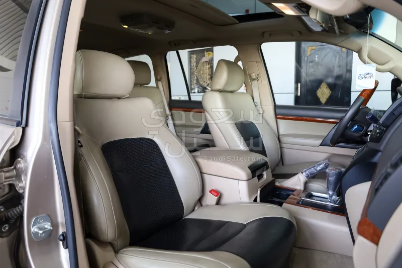 2012 تويوتا لاند كروزر جي اكس ار