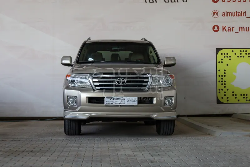 2012 تويوتا لاند كروزر جي اكس ار
