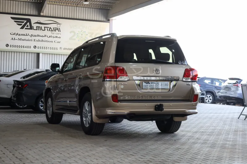 2012 تويوتا لاند كروزر جي اكس ار