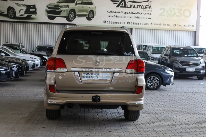 2012 تويوتا لاند كروزر جي اكس ار