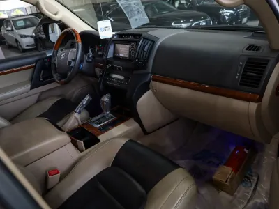 2012 تويوتا لاند كروزر جي اكس ار