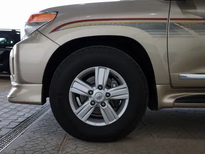 2012 تويوتا لاند كروزر جي اكس ار