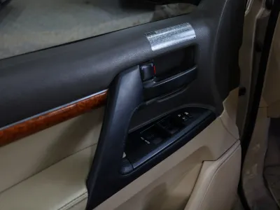 2012 تويوتا لاند كروزر جي اكس ار