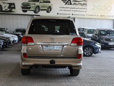 2012 تويوتا لاند كروزر جي اكس ار