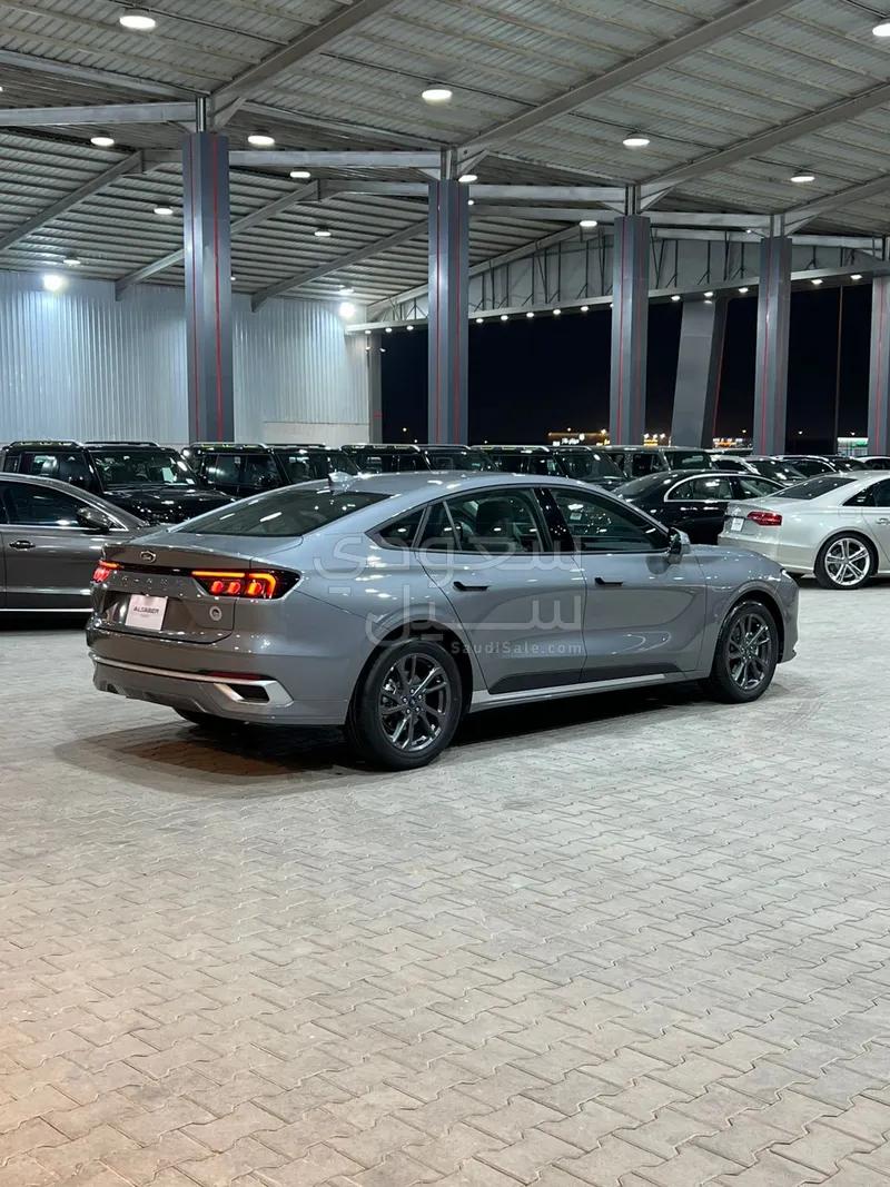 2026 فورد توروس ترند