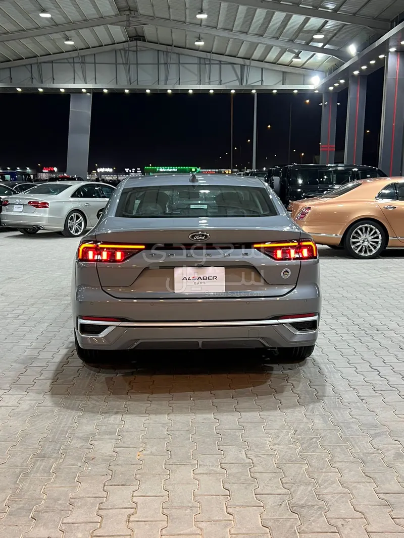 2026 فورد توروس ترند