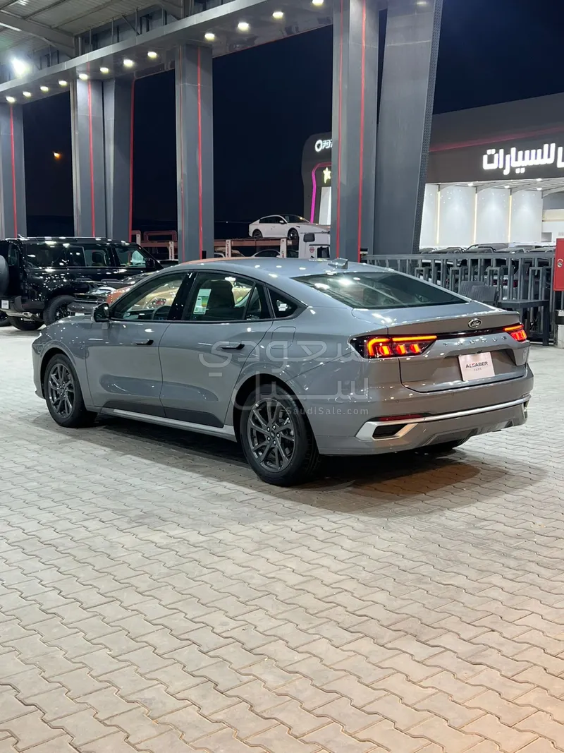 2026 فورد توروس ترند