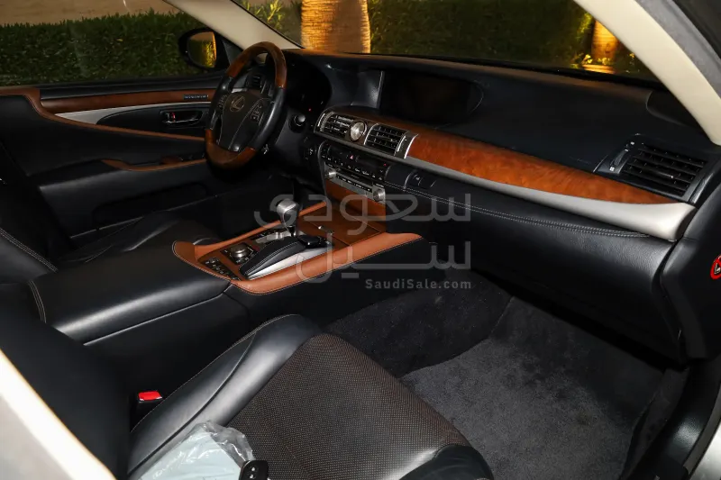 2015 لكزس إل إس 460