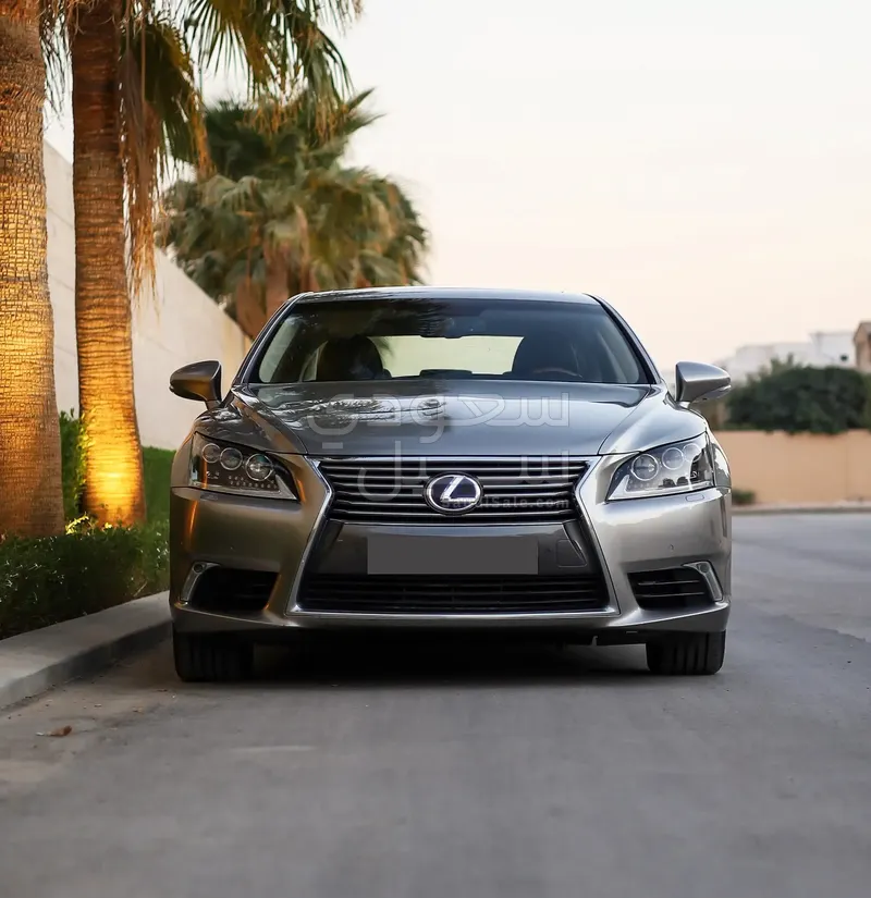 2015 لكزس إل إس 460