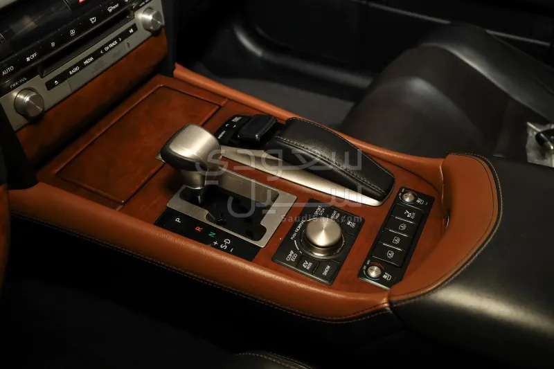 2015 لكزس إل إس 460