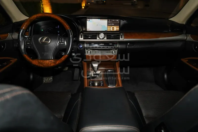 2015 لكزس إل إس 460