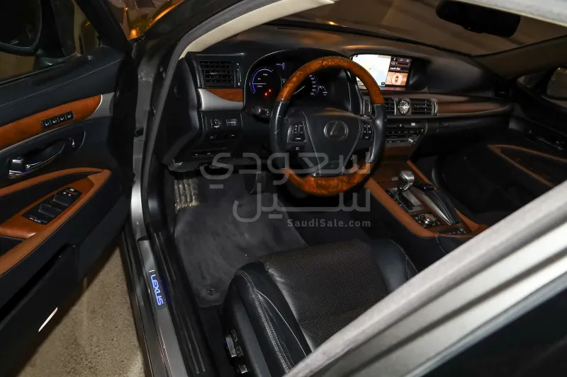 2015 لكزس إل إس 460