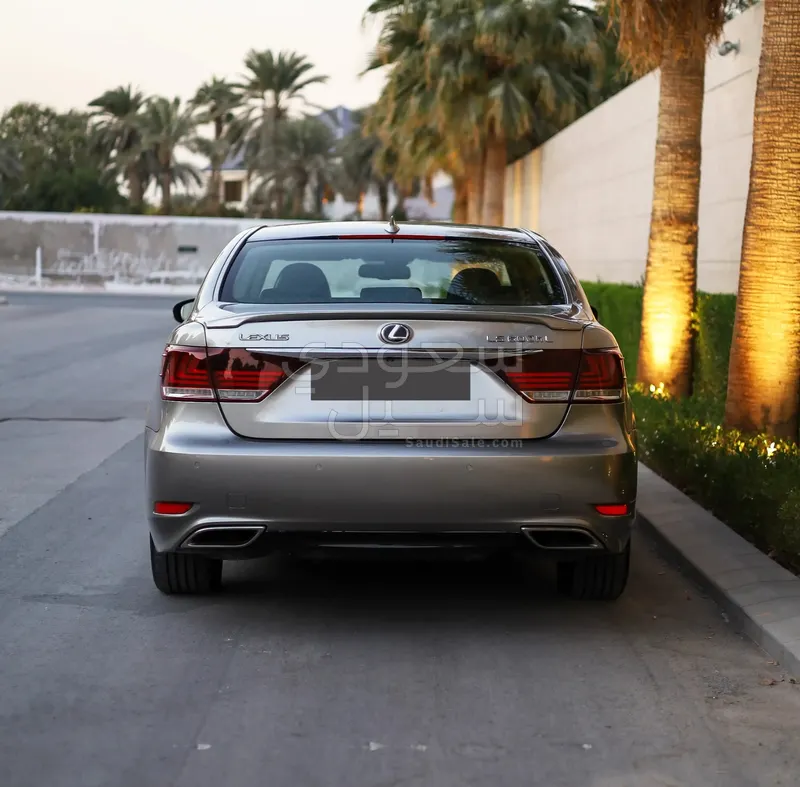 2015 لكزس إل إس 460