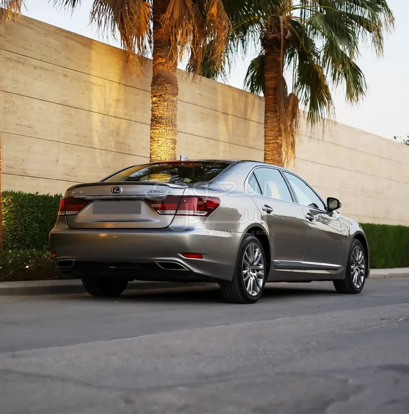 2015 لكزس إل إس 460