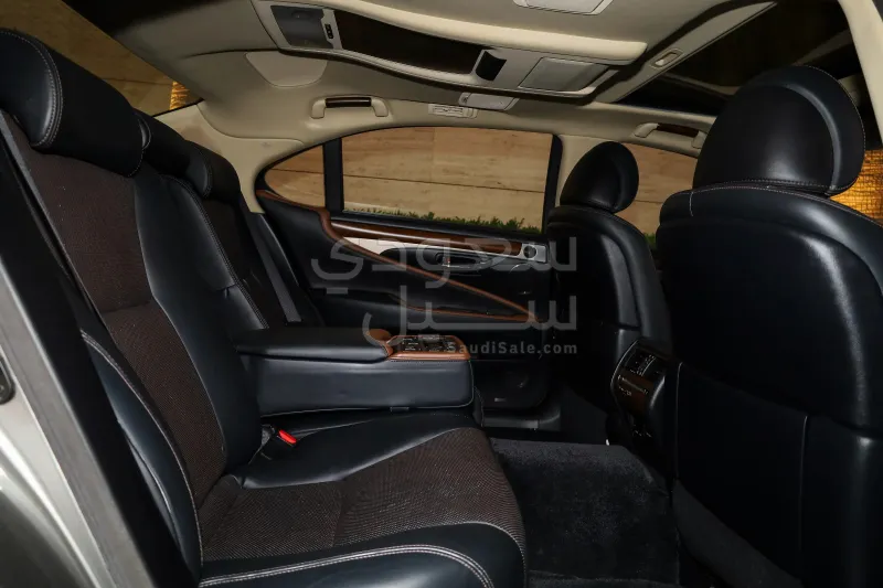 2015 لكزس إل إس 460