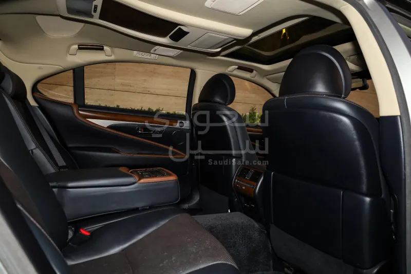 2015 لكزس إل إس 460