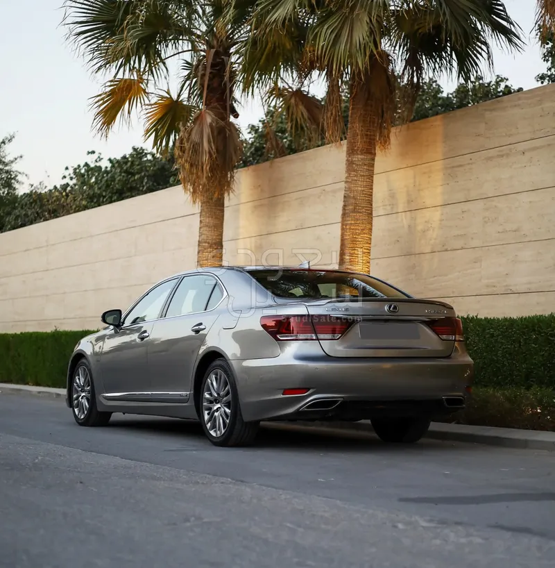 2015 لكزس إل إس 460