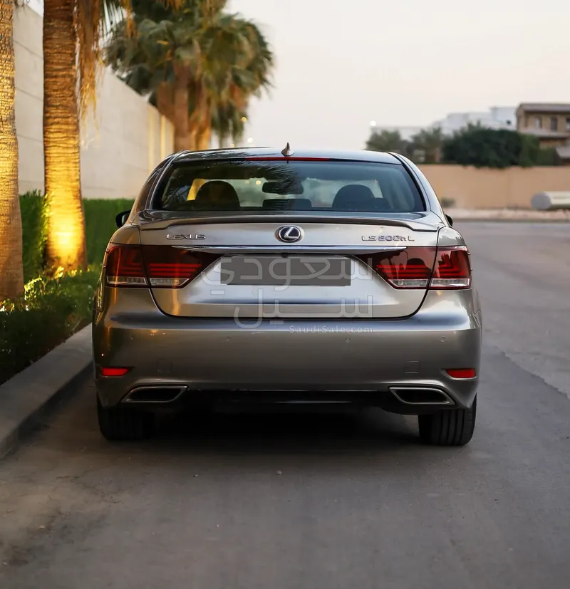 2015 لكزس إل إس 460