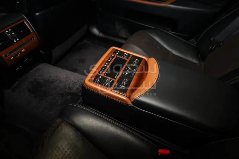 2015 لكزس إل إس 460