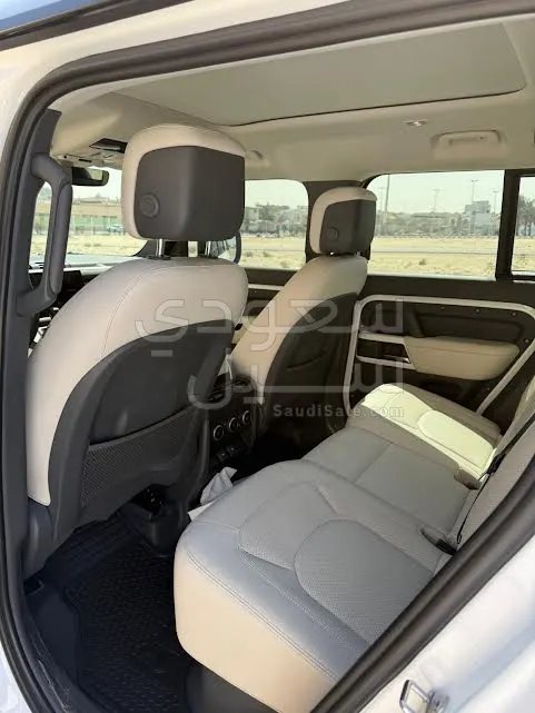 2023 لاند روفر ديفيندر 110