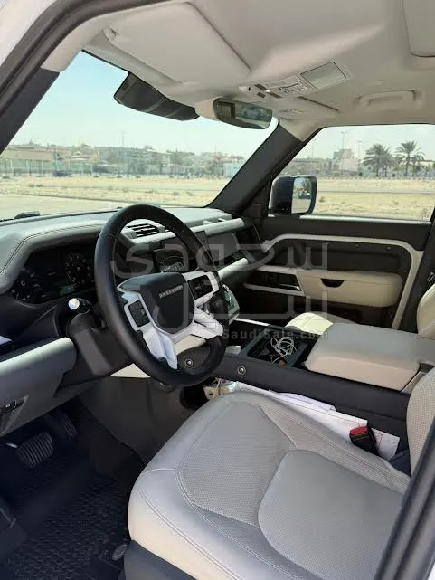 2023 لاند روفر ديفيندر 110