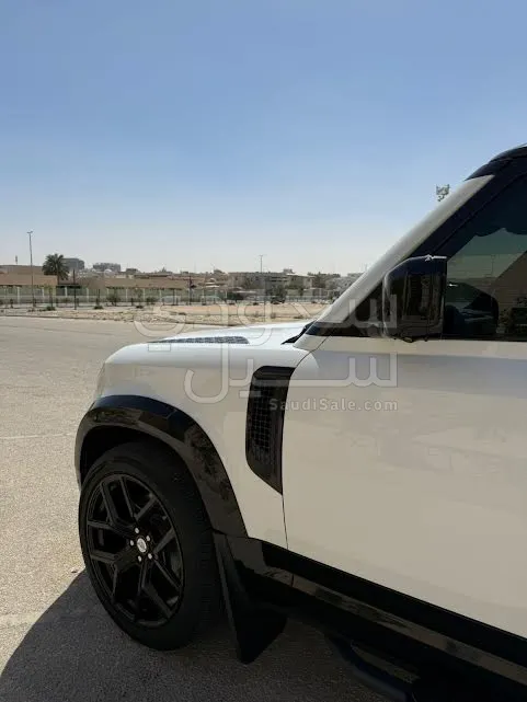 2023 لاند روفر ديفيندر 110