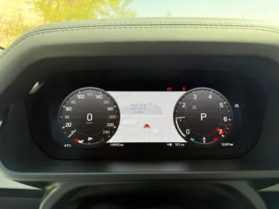 2023 لاند روفر ديفيندر 110