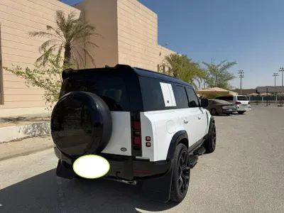 2023 لاند روفر ديفيندر 110
