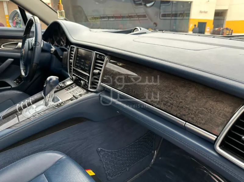 2011 بورش بانميرا 4 اس