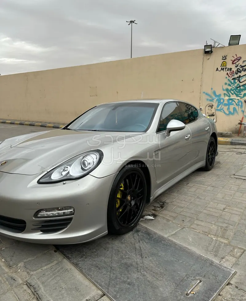 2011 بورش بانميرا 4 اس